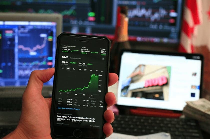 Financial Astrology Terminal vs Traditional Trading Platforms: Key Differences